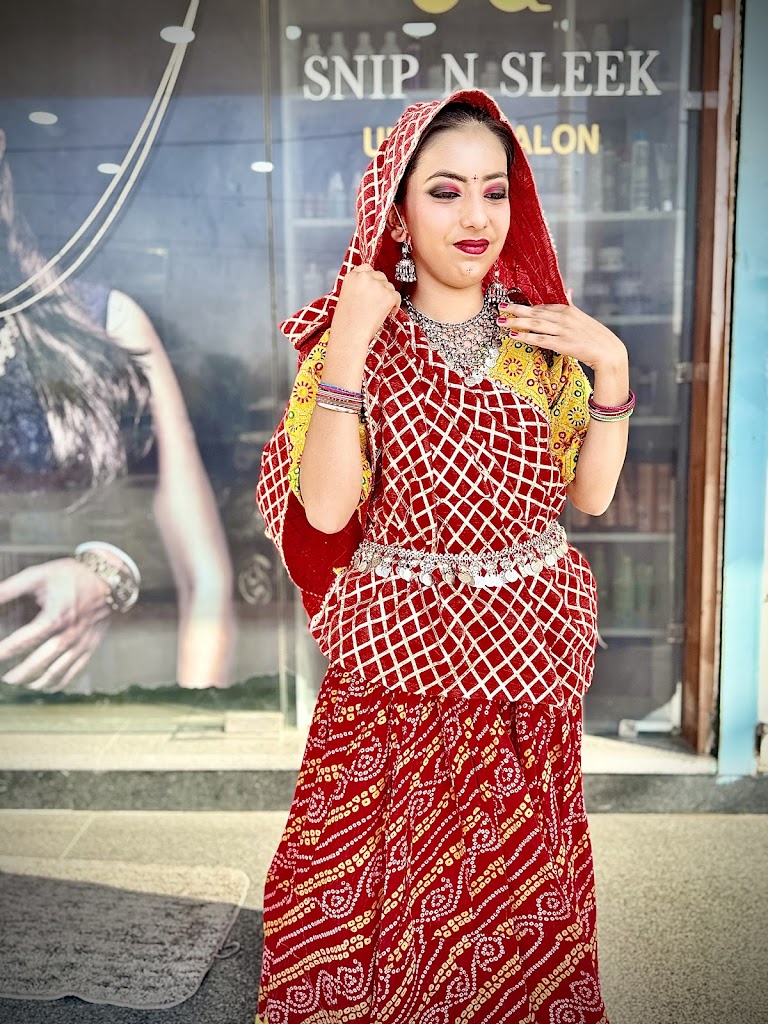 Snip N Sleek Unisex Salon