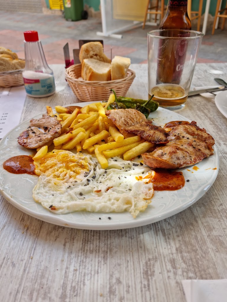 Restaurante Pena Juanito — Comida y bebida