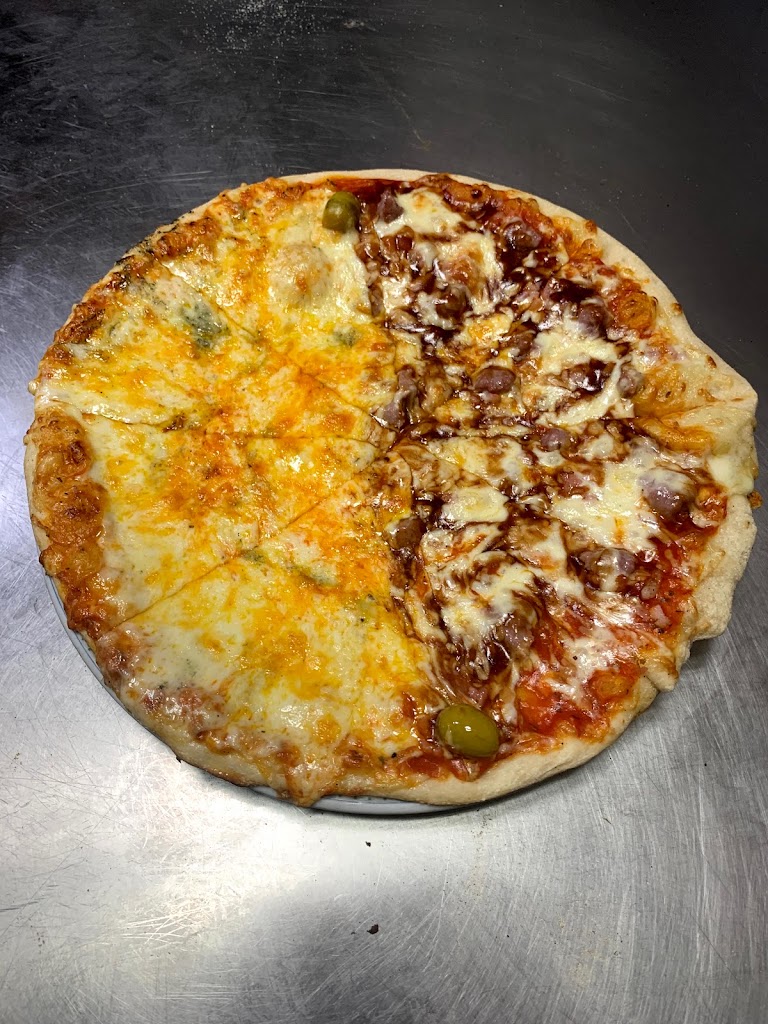 Pizzeria Avenida — Pizza