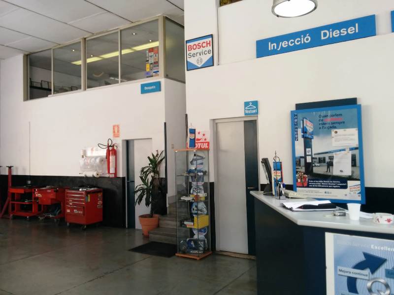 Bosch Car Service Garatge Sebastia Inyeccio — Interior