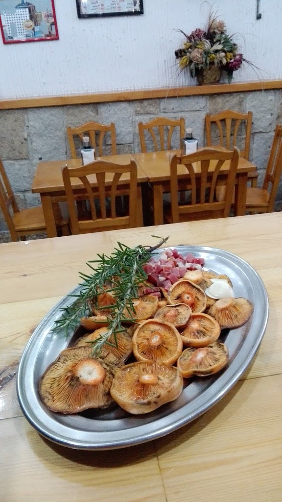 Meson El Escudo — Comida y bebida