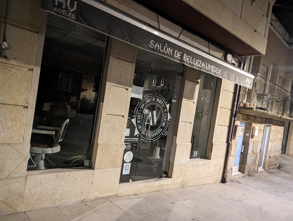 Salon Aviles — Exterior