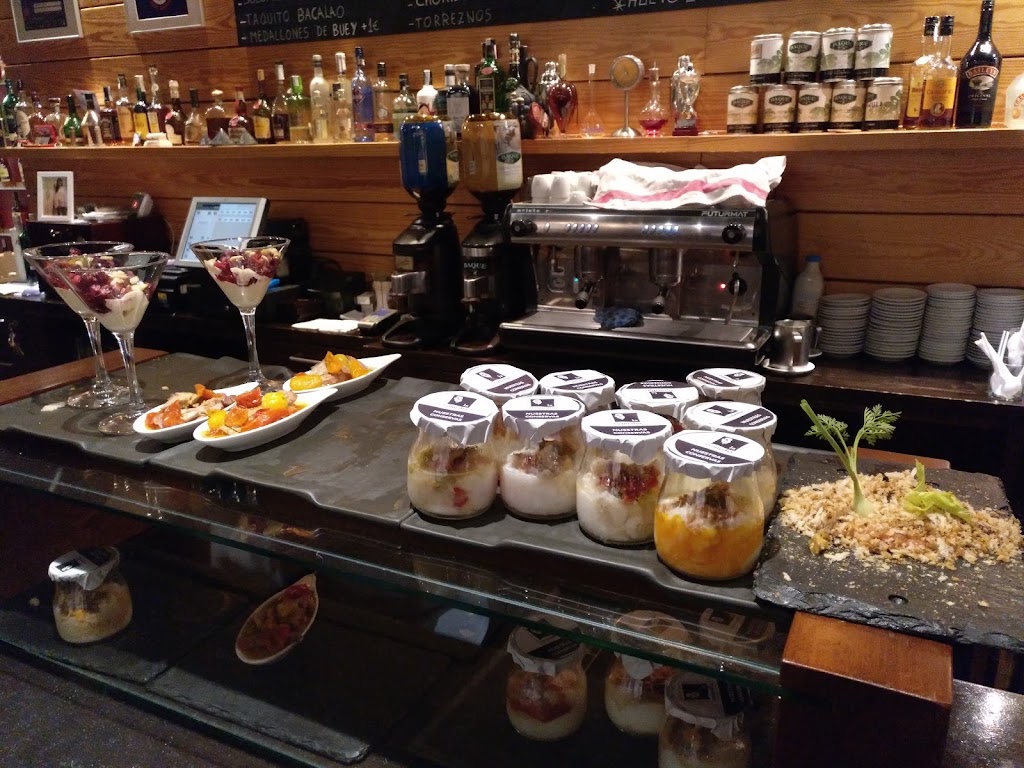 Bar restaurante La Comedia — Comida y bebida