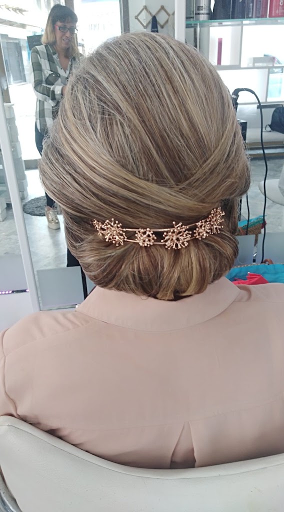 PELUQUERIA D'VIRGIN — Peinado