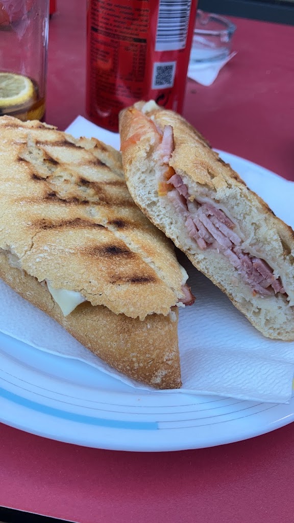La Piccola — Comida y bebida