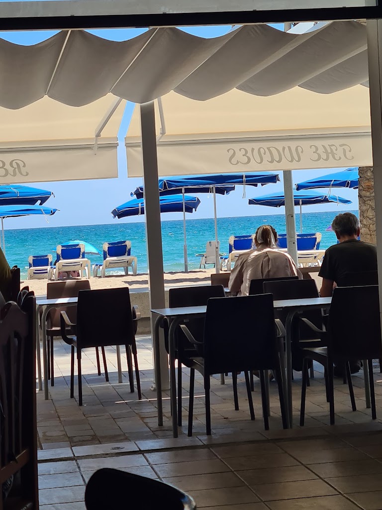Waves Restaurant — Ambiente