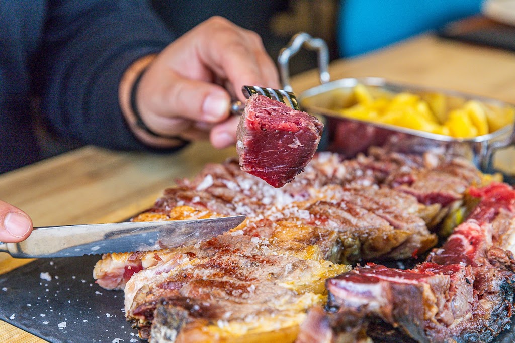 ABQ Loja Restaurante — Comida y bebida