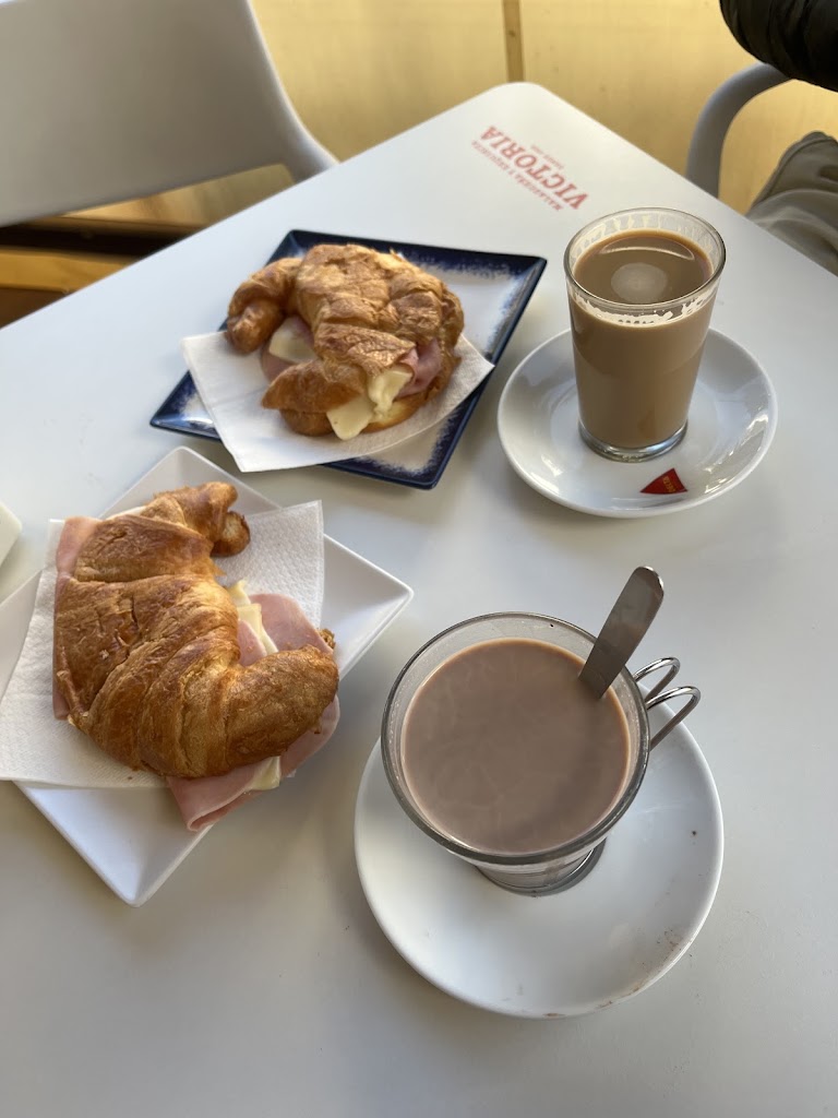 The Pana's Cafe & bar — Comida y bebida