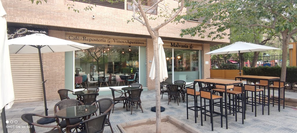 Malvasia cafe &vinos