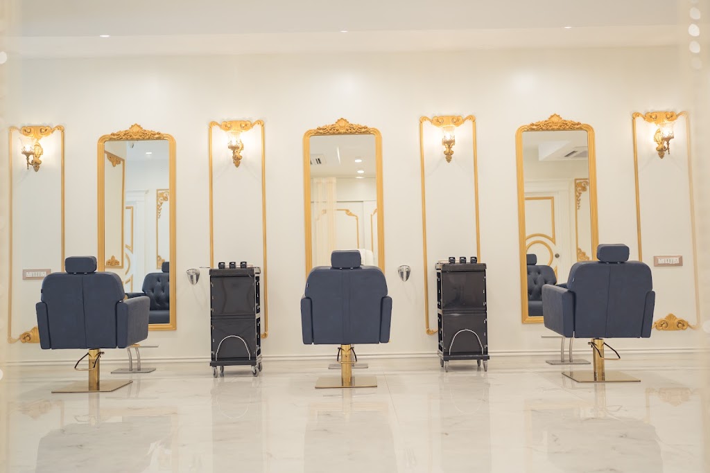 Bombshell Unisex Salon