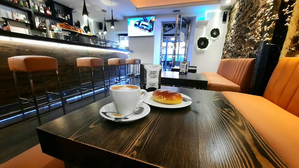 Cafeteria La Villa — Comida y bebida