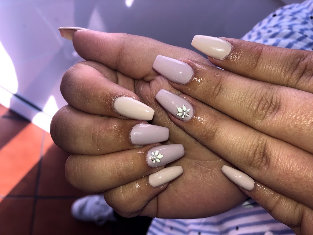Ana Narvaez Beauty Studio — Manicura