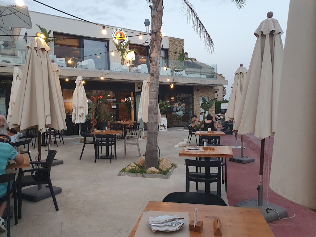 Petit Bistro Island - Restaurante Mediterraneo - Desayunos — Ambiente