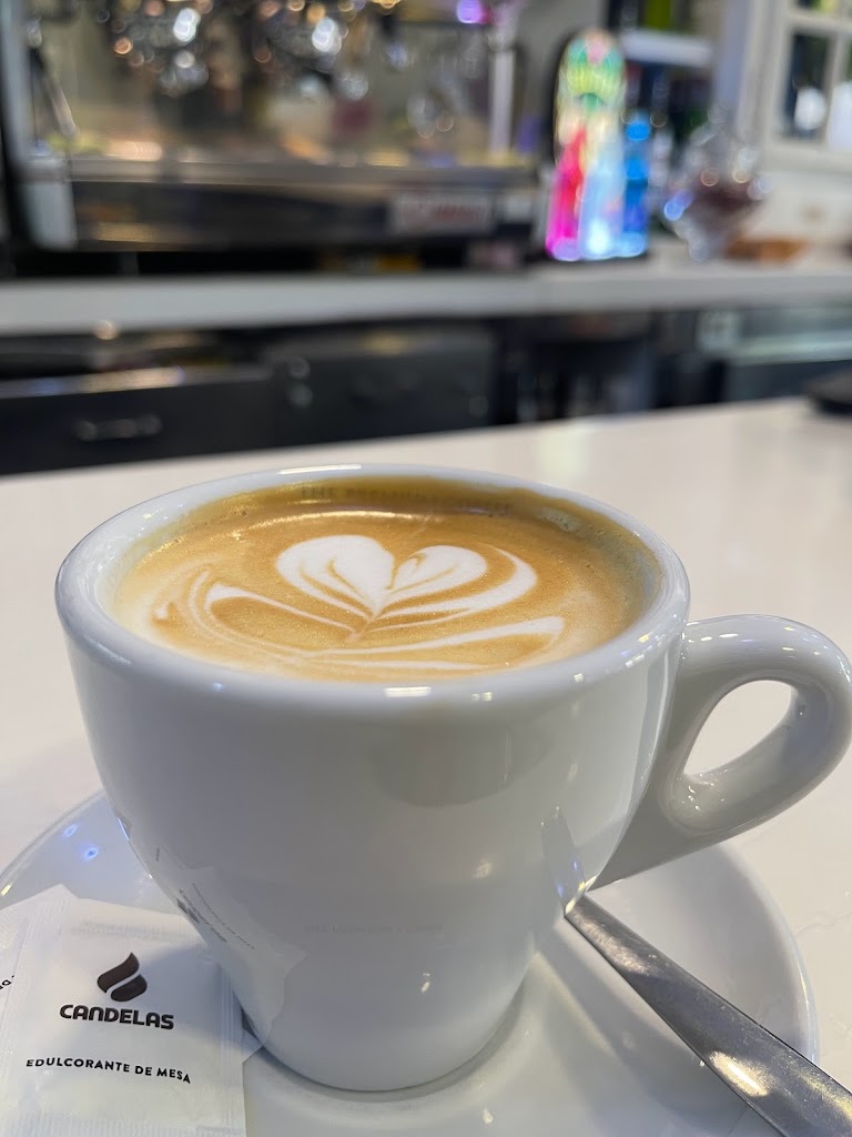 Cafe Bar Yves Coffee — Capuchino
