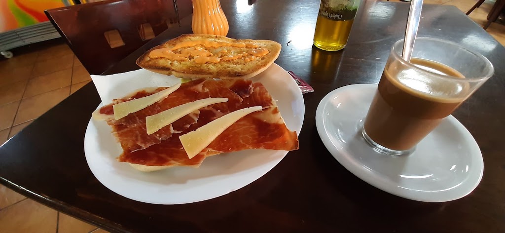 Cafeteria Toscana — Comida y bebida