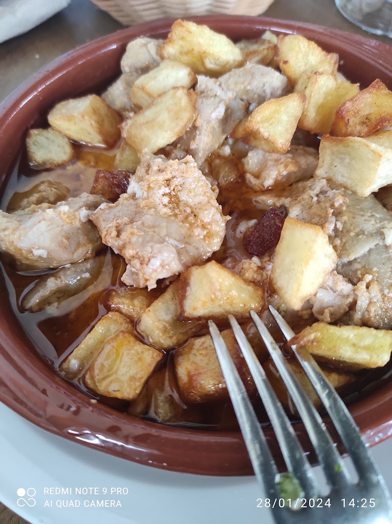 Bochinche Los Lirios — Comida y bebida