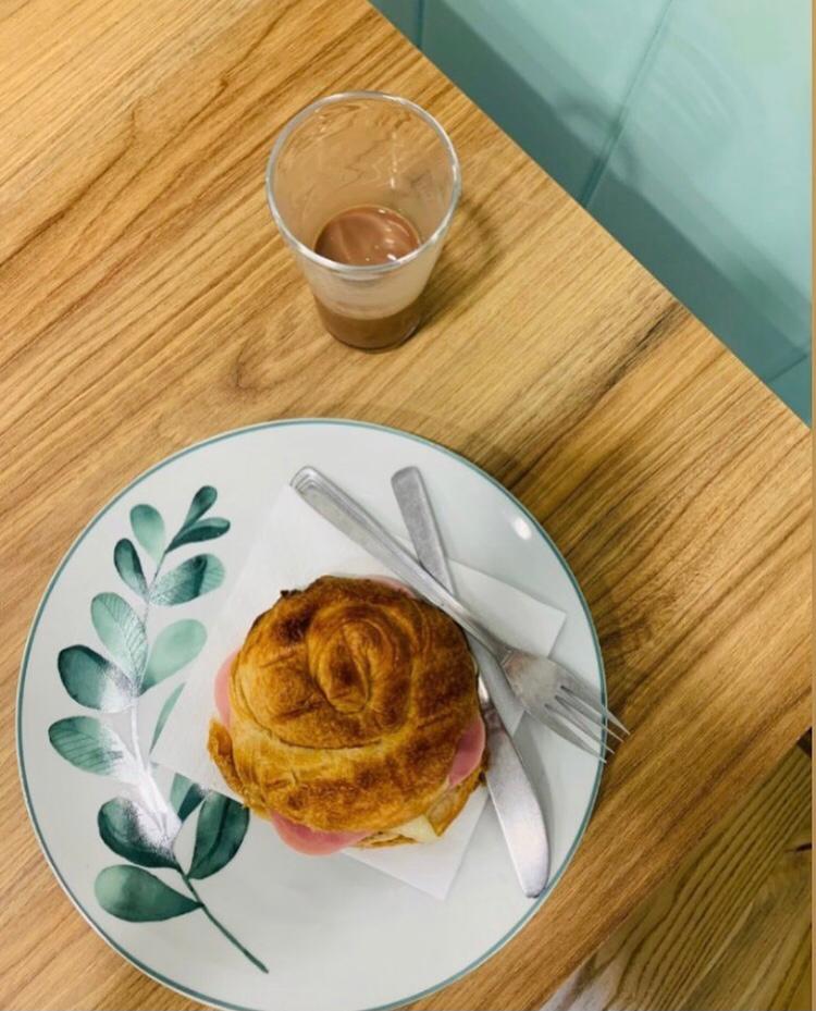 Cafe la placeta — Comida y bebida