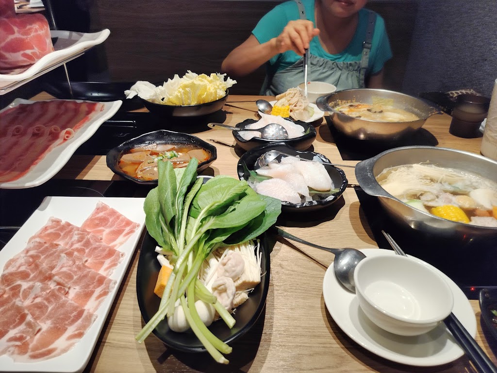 肉多多火鍋-員林育英店 的照片