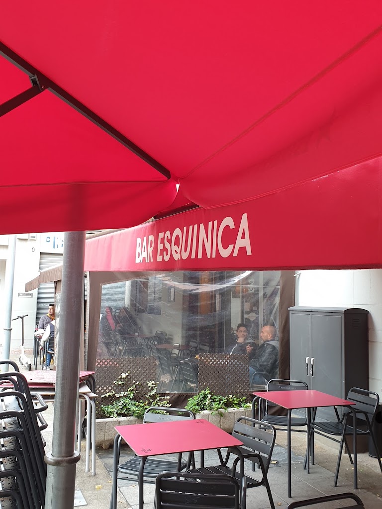 La Esquinica — Ambiente