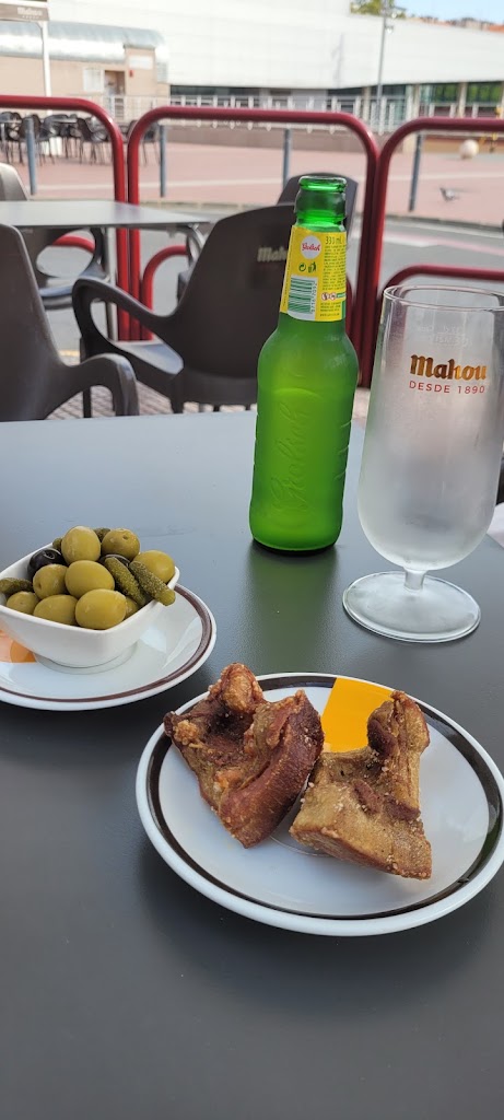 Cafeteria Neira — Comida y bebida