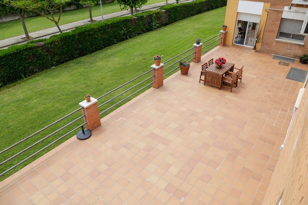 Residencia geriatrica La Vostra Llar Les Oliveres — Exterior