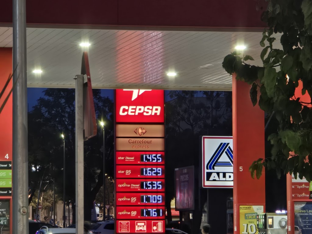 Estacion de servicio Cepsa — Exterior
