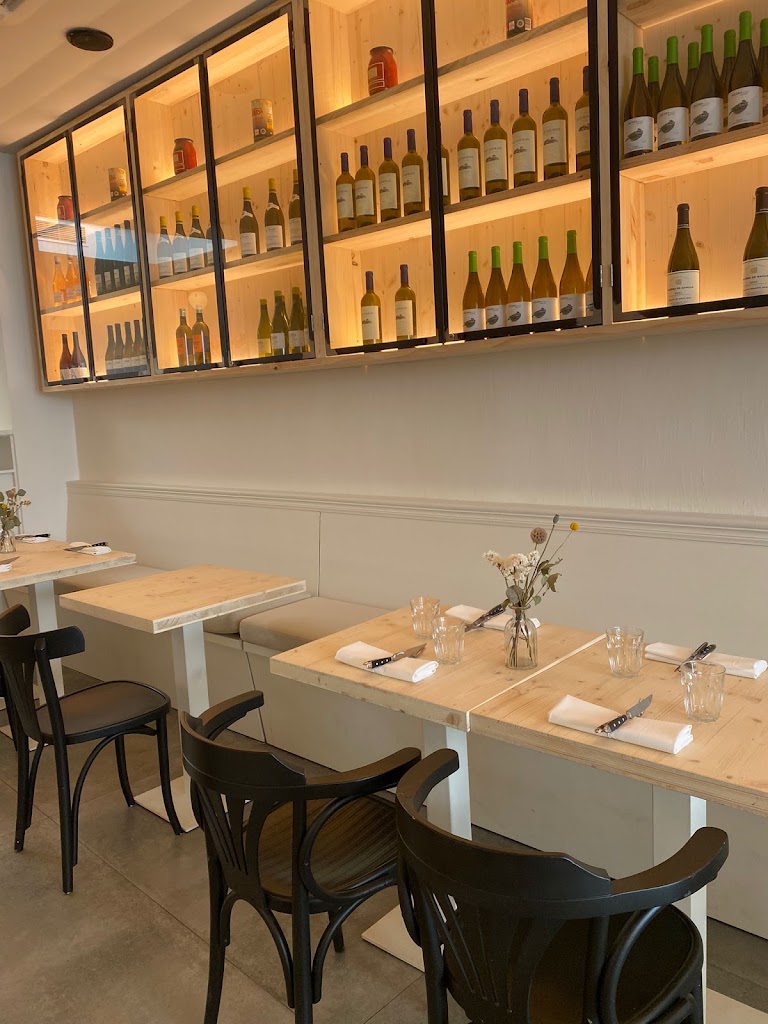 Ebanito Restaurant — Ambiente