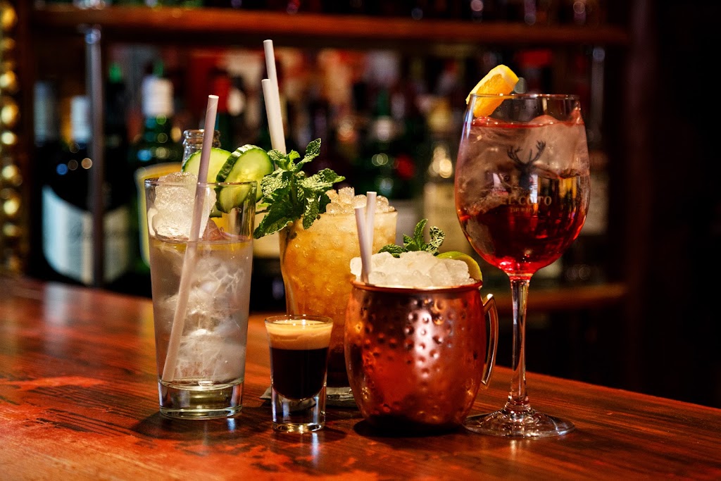 Corner Bar Palma — Comida y bebida