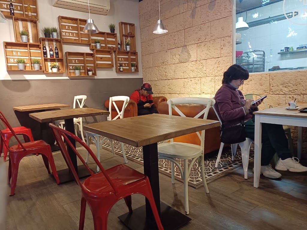 El Moli Pan y Cafe - Hospitalet — Ambiente