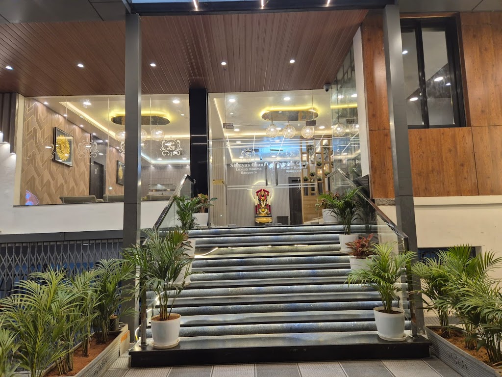 Shreyas Grand Luxury Rooms