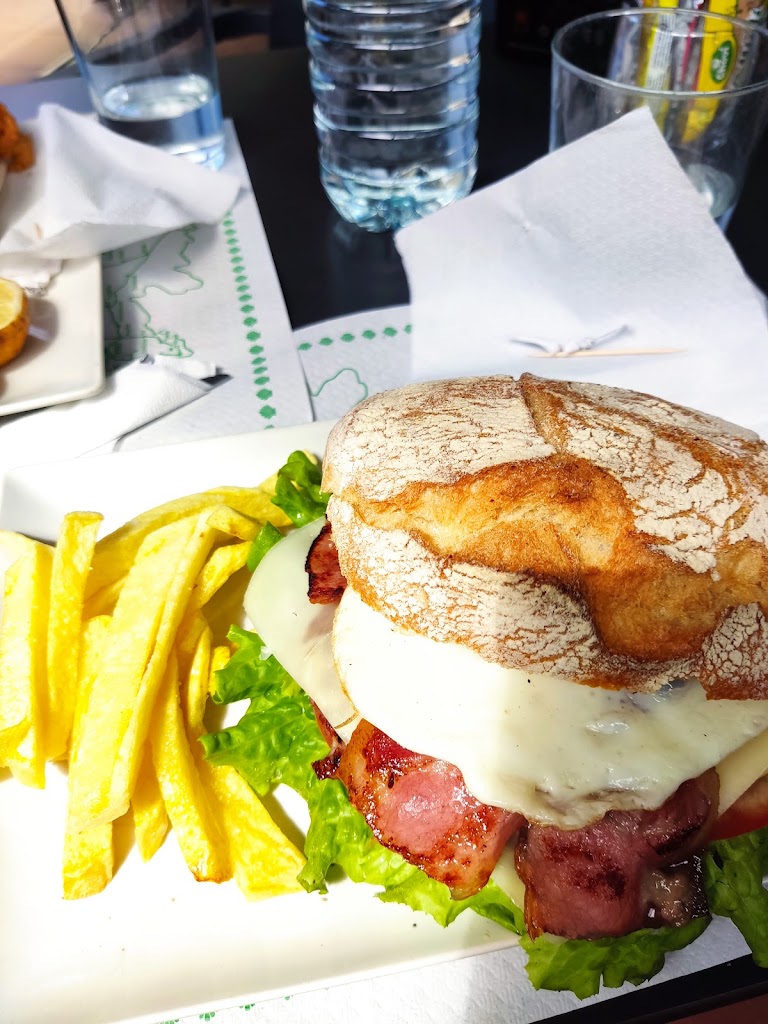 Cafe Bar Davila — Hamburguesa