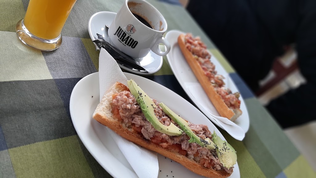 Alfredo's Bistro Bar — Cafe