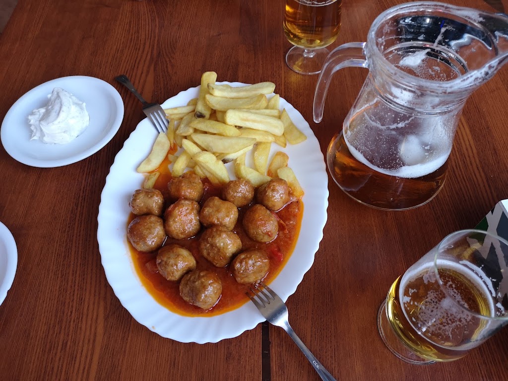 Bar Milenium — Comida y bebida