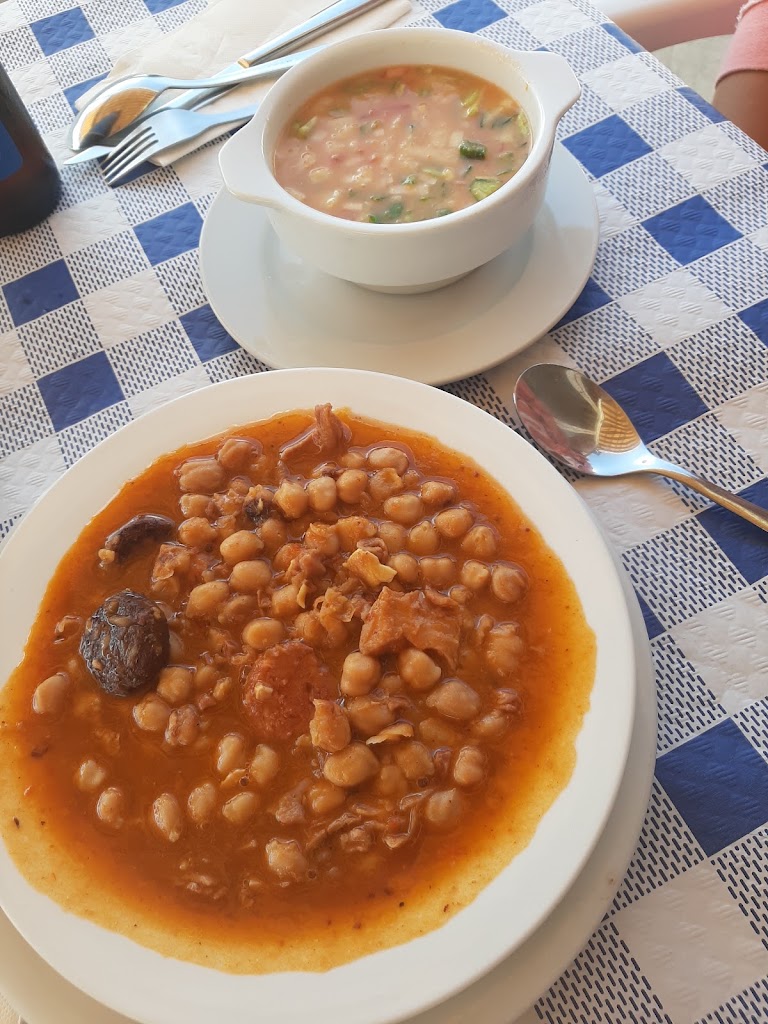 Cafe - Bar - Restaurante La Morada — Comida y bebida
