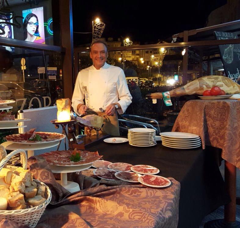 Azor Jamoneria — Comida y bebida