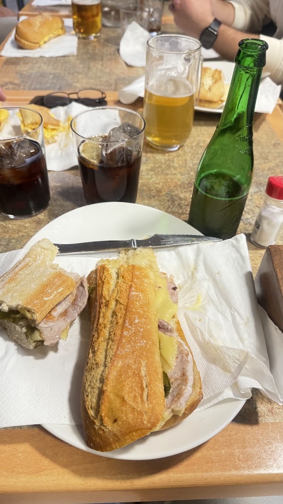 Bar Cafeteria Ibaialde — Comida y bebida