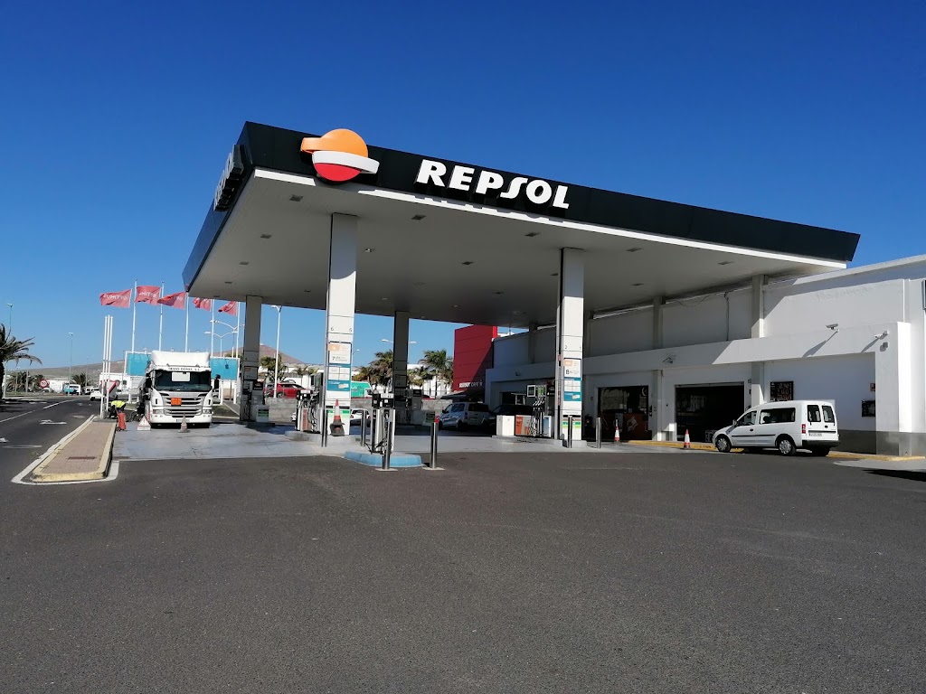 Estacion de Servicio Repsol Argana — Exterior