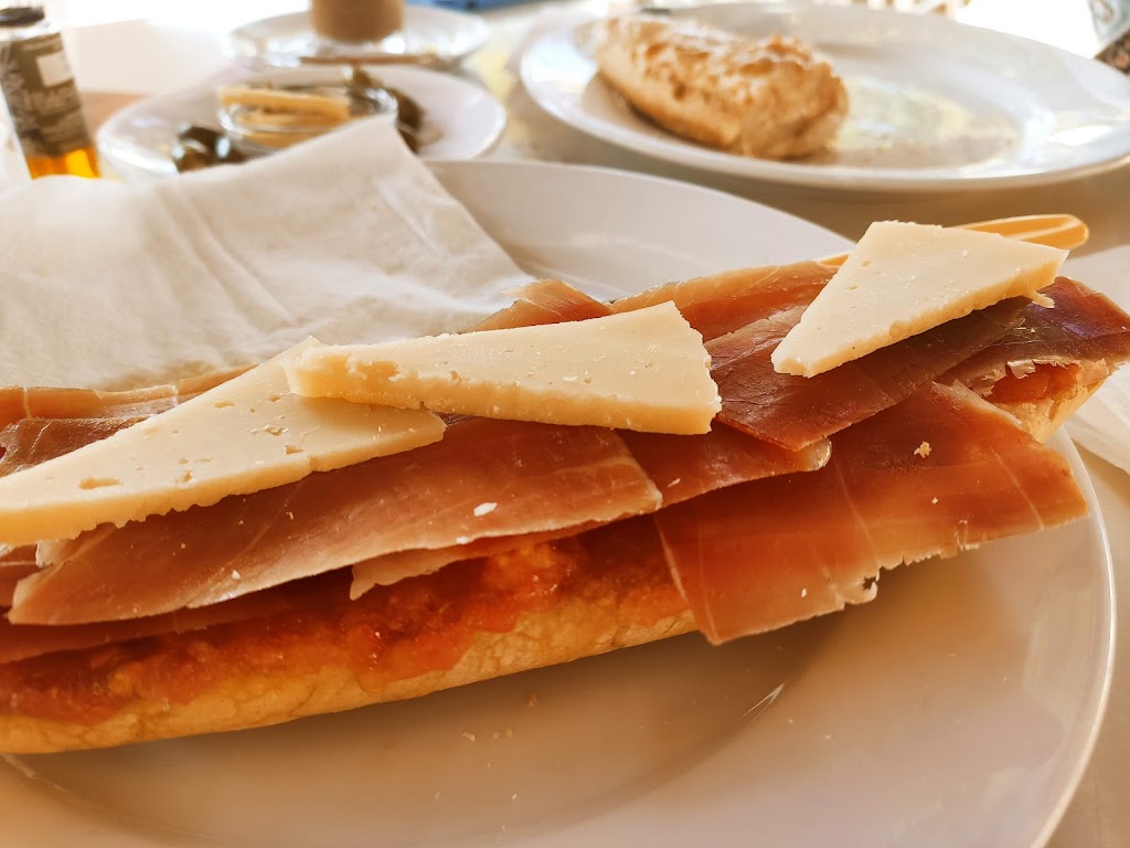 Cafeteria Midas — Comida y bebida
