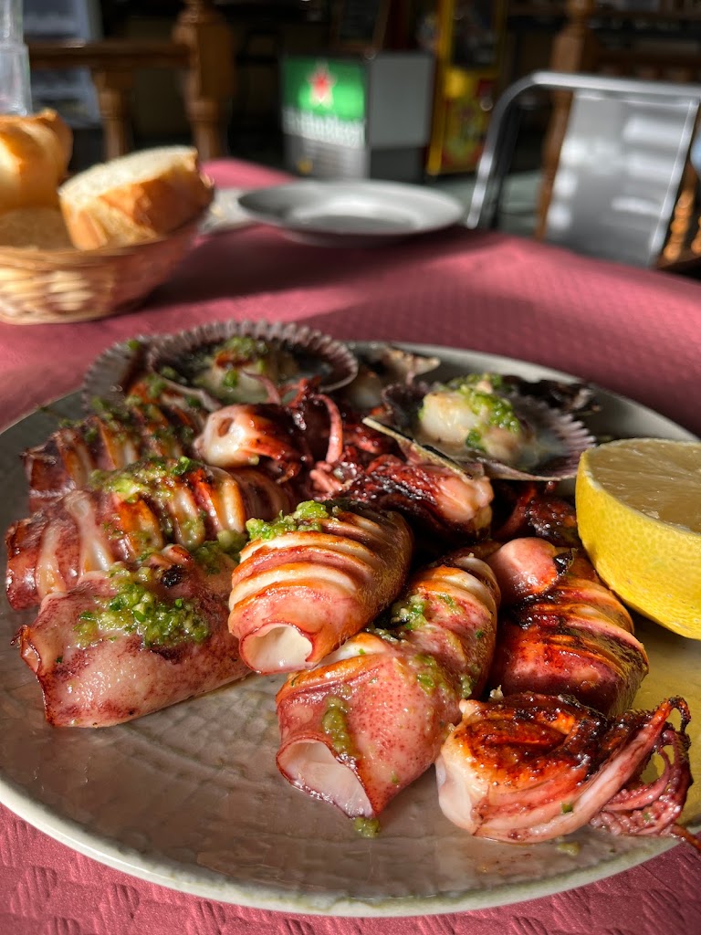 Bar Los Mellizos — Comida y bebida