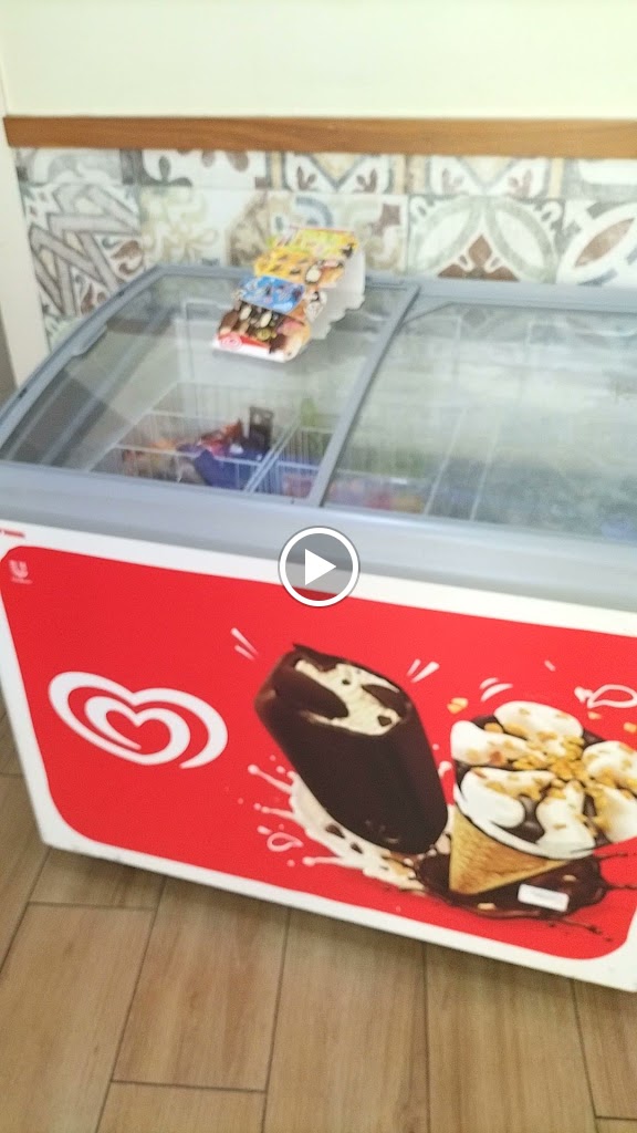 Bar y Cafeteria El Globo. — Videos