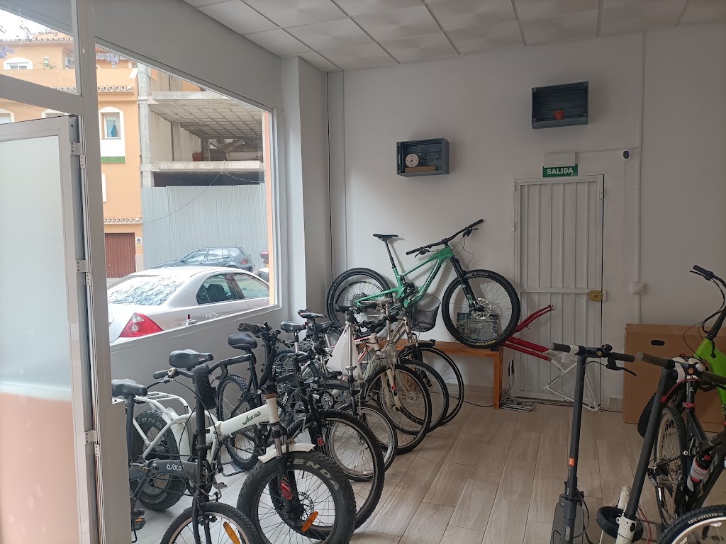 The Garage bicycle shop Taller de bicicletas y patinetes electricos — Del propietario