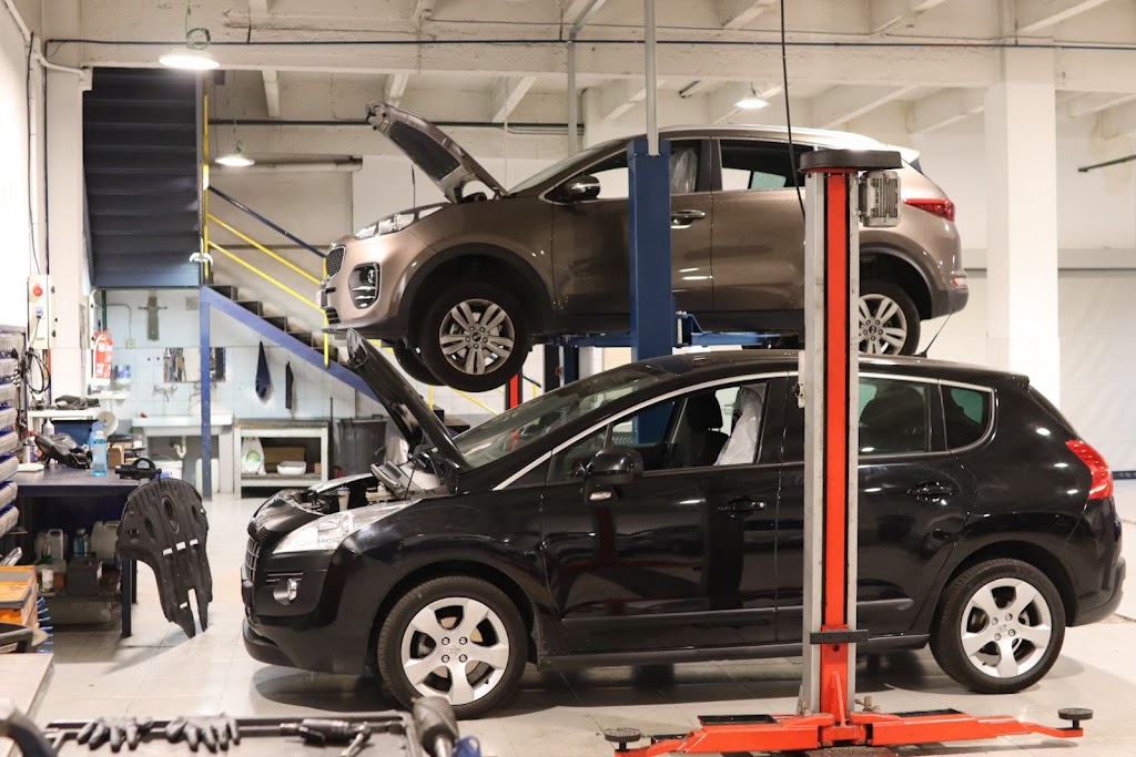 Carza Gipuzkoa Peugeot Taller — Interior