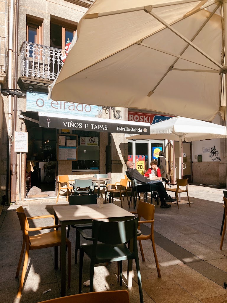 Restaurante O Eirado - vinos e tapas — Ambiente