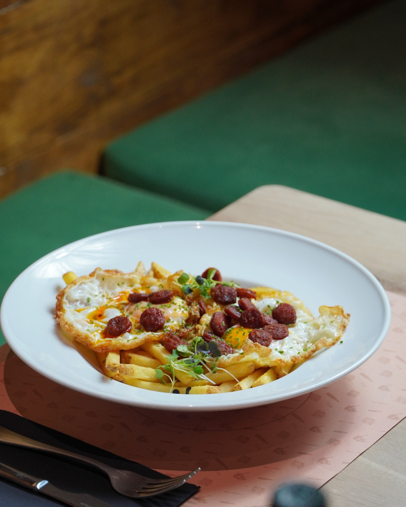 Can Rustic Gastrobar — Comida y bebida