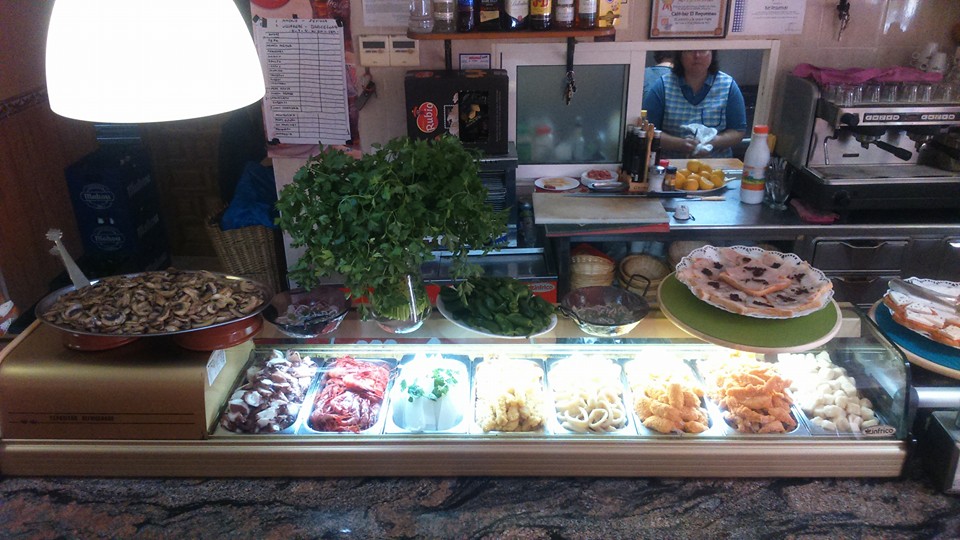 Cafe-Bar El Requemao — Comida y bebida