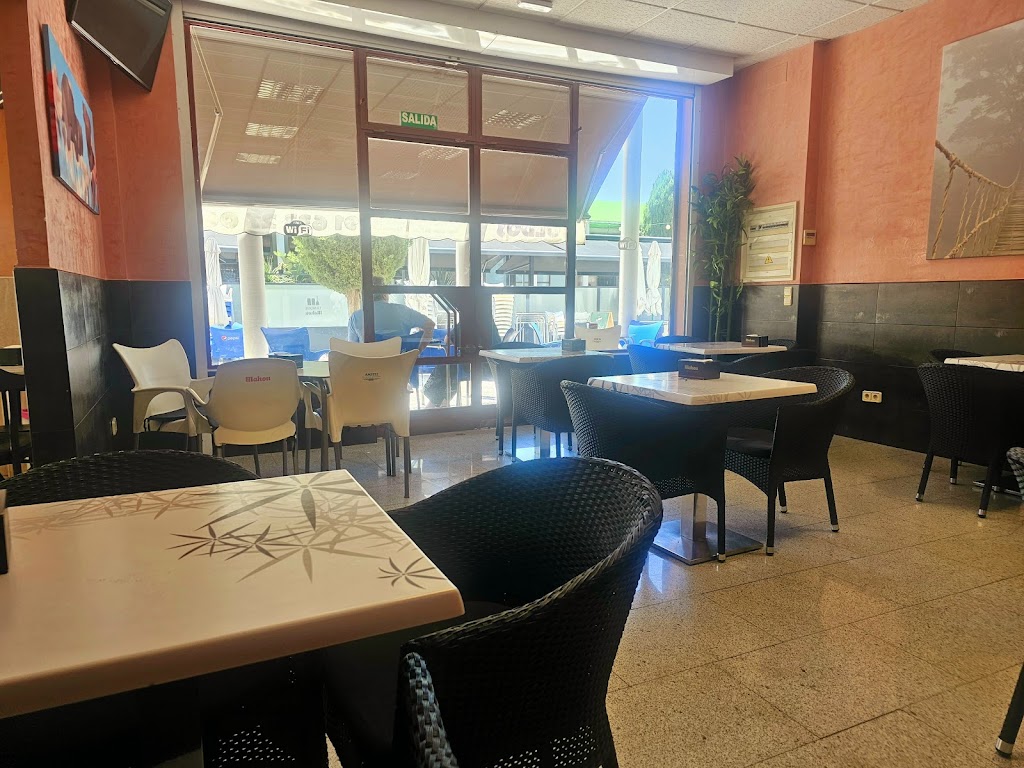 Cafe-Bar Churreria El Bosque — Ambiente