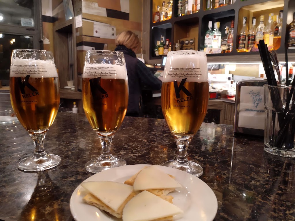 Cafeteria La Tertulia — Comida y bebida