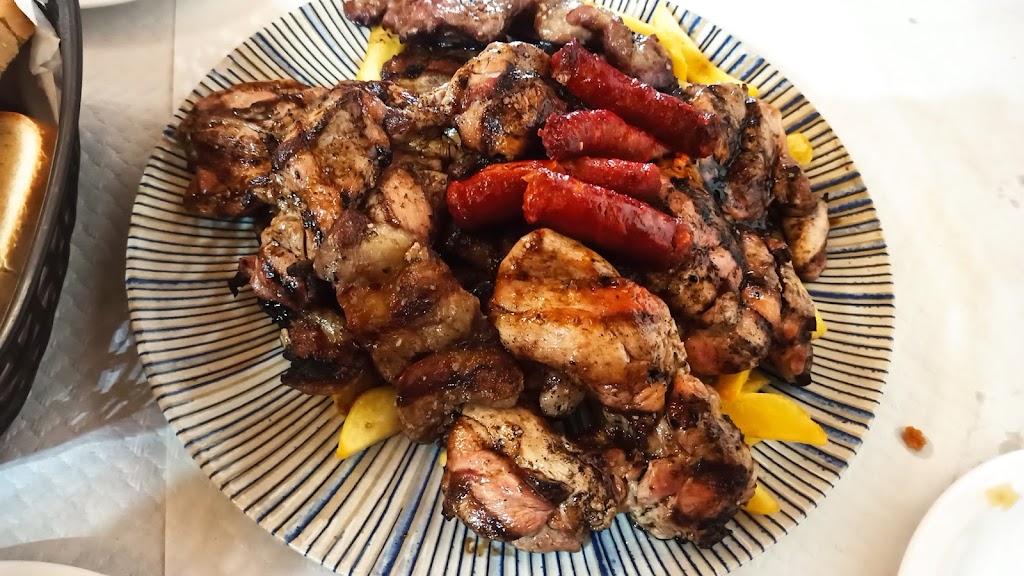 Meson El Rancho — Comida y bebida