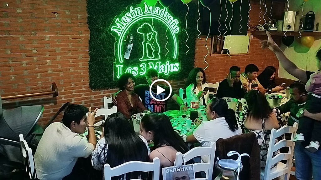 Meson Madrono Los 3 Majos — Ambiente