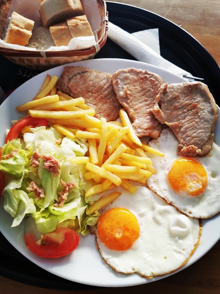 Cafe Bar La Cantonada — Comida y bebida